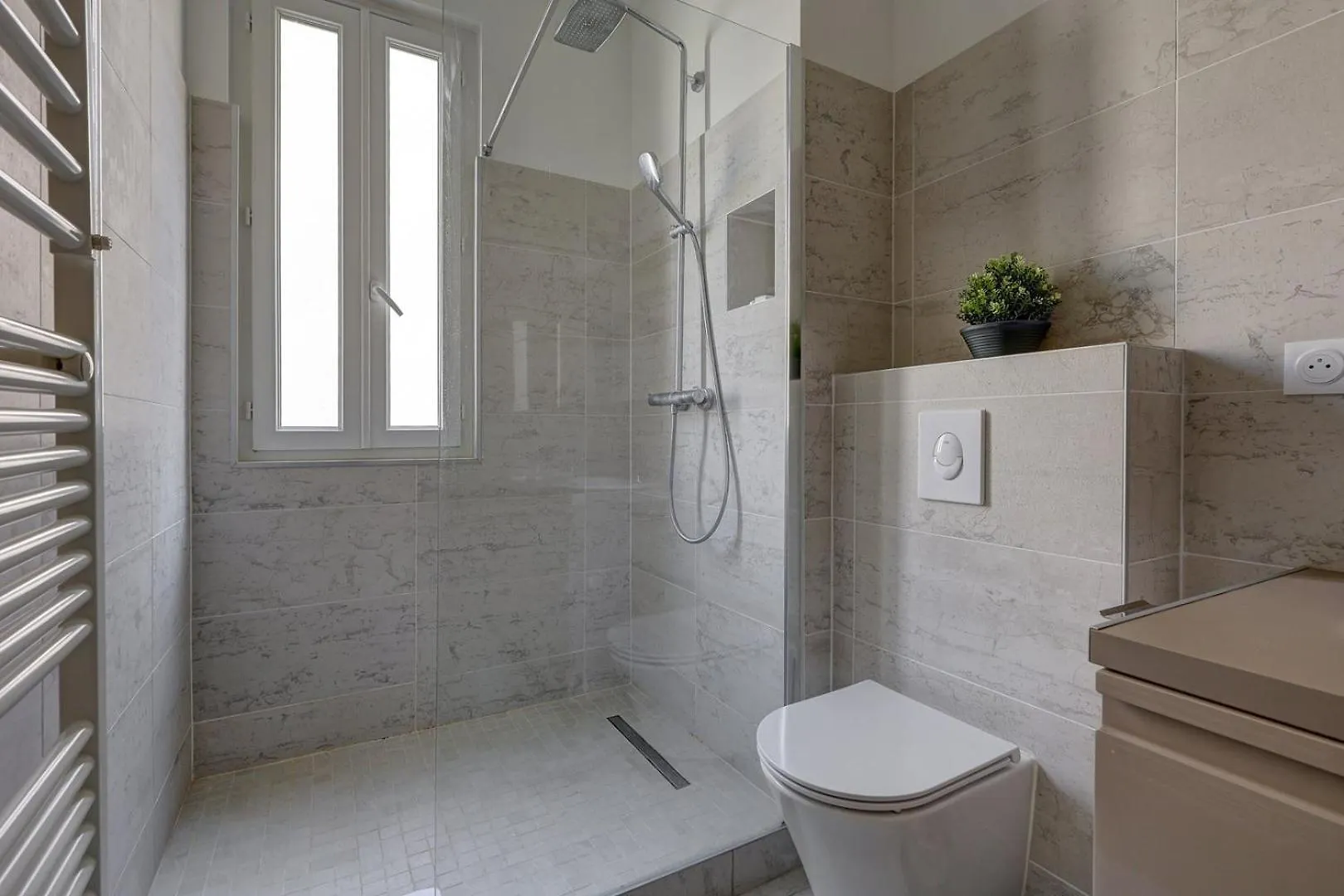 708 Suite Mericourt - Superbe Appartement A Paris 0*,