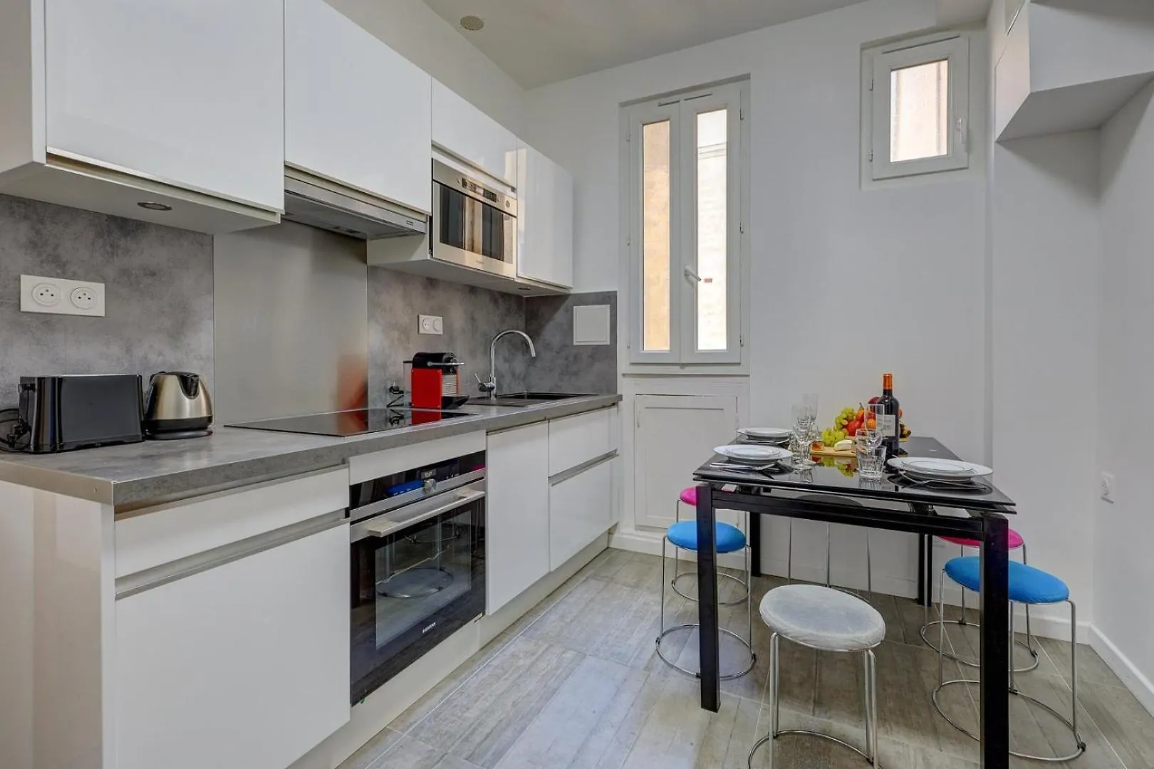 708 Suite Mericourt - Superbe Appartement A Parigi 0*,